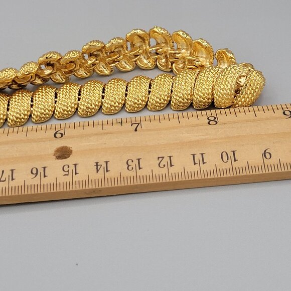 Napier Gold Tone Chunky Twist Chain Necklace Textured Links Box Clasp Vtg 17 in - Picture 8 of 8